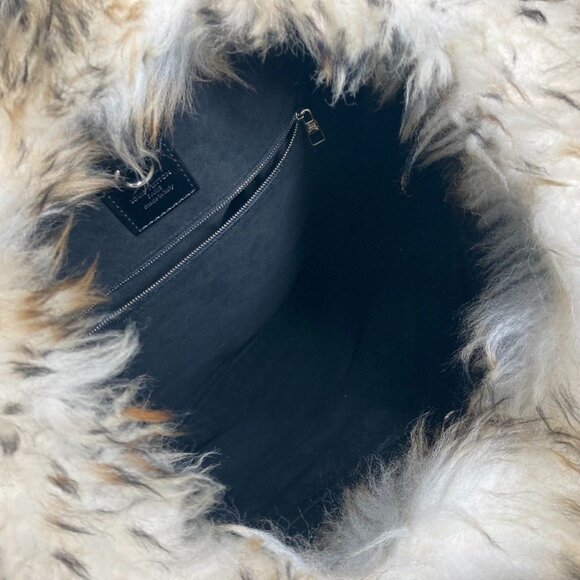 LOUIS VUITTON Black Leather Shoulder Bag - Picture 7 of 16